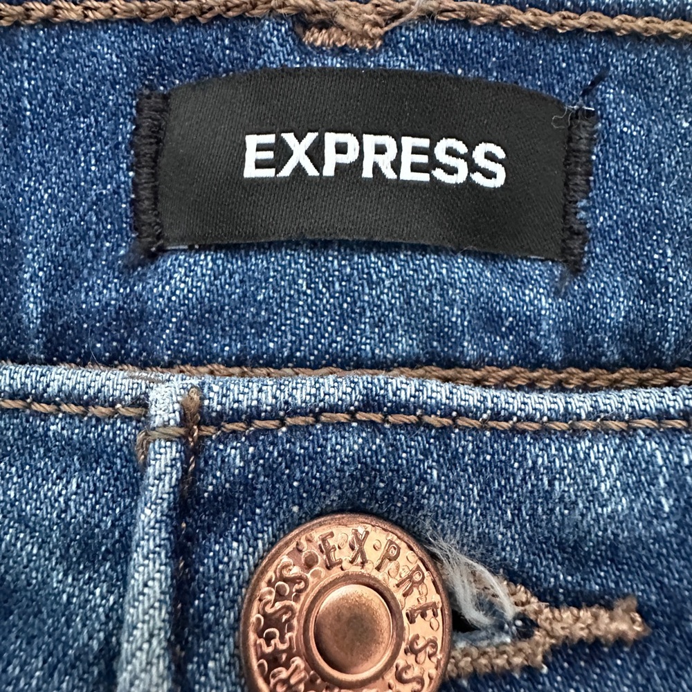 Express Super High Rise Mom Jean - Picture 4 of 5